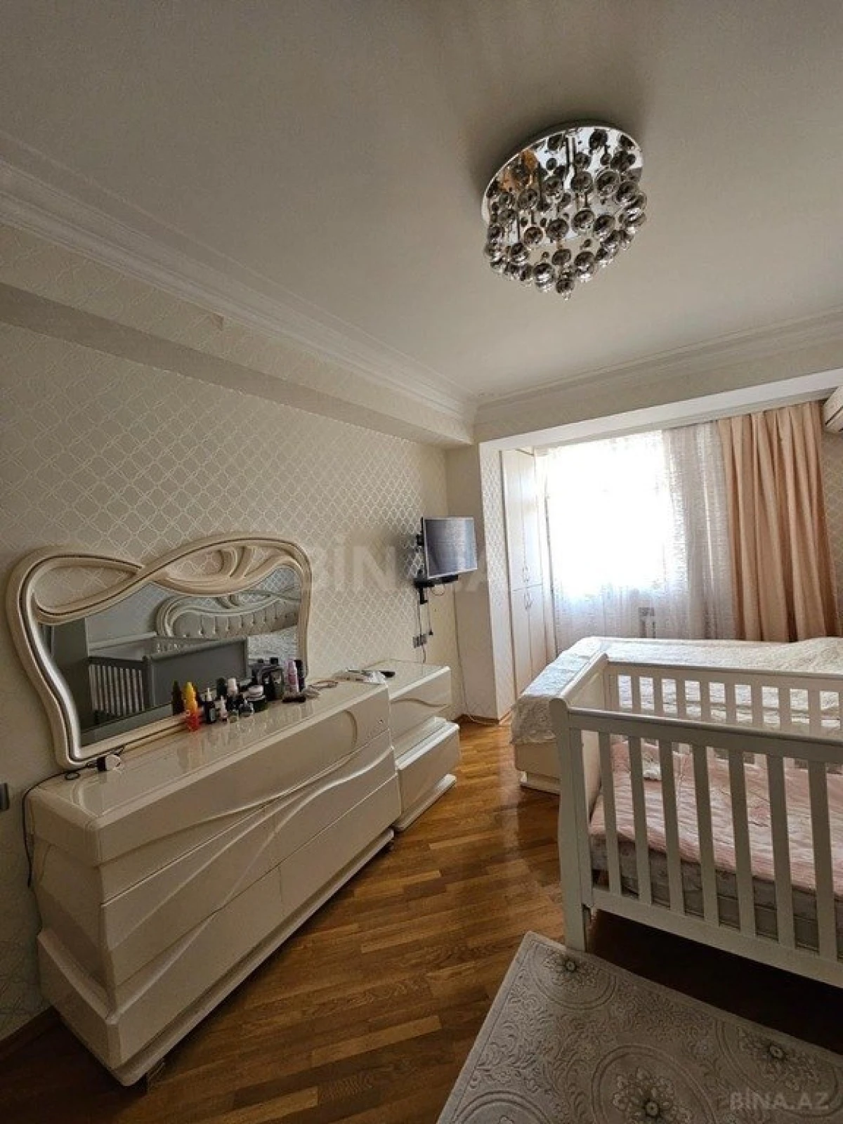 Satılır 3 otaqlı mənzil 112 m²