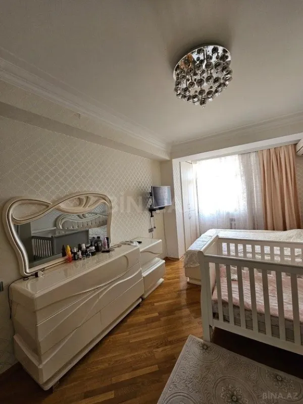 Satılır 3 otaqlı mənzil 112 m²