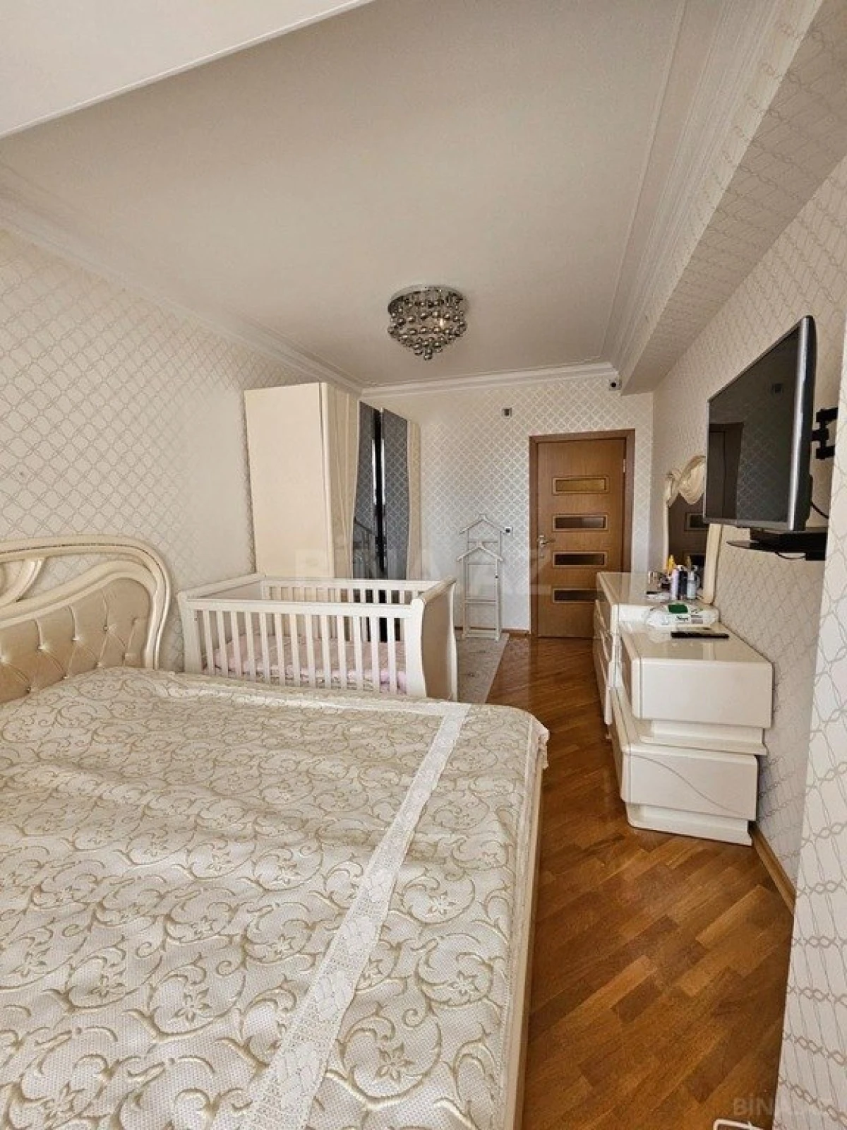 Satılır 3 otaqlı mənzil 112 m²