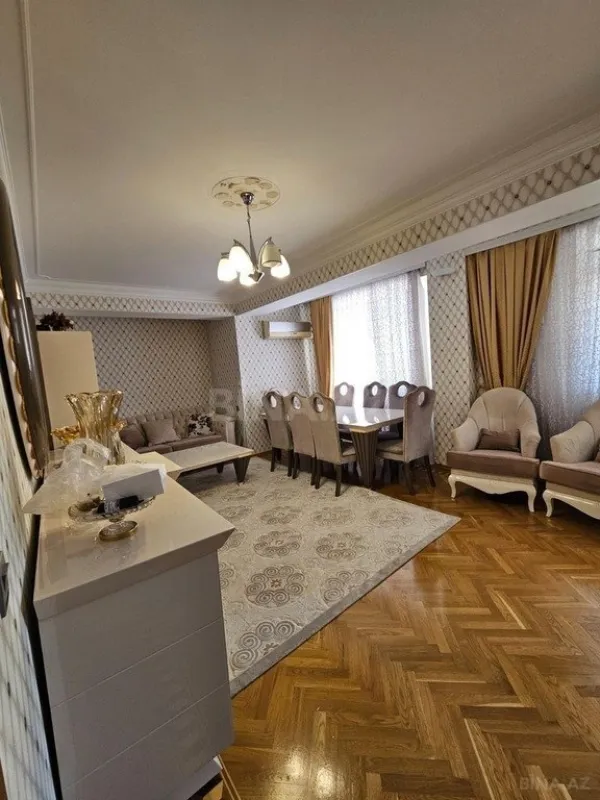Satılır 3 otaqlı mənzil 112 m²