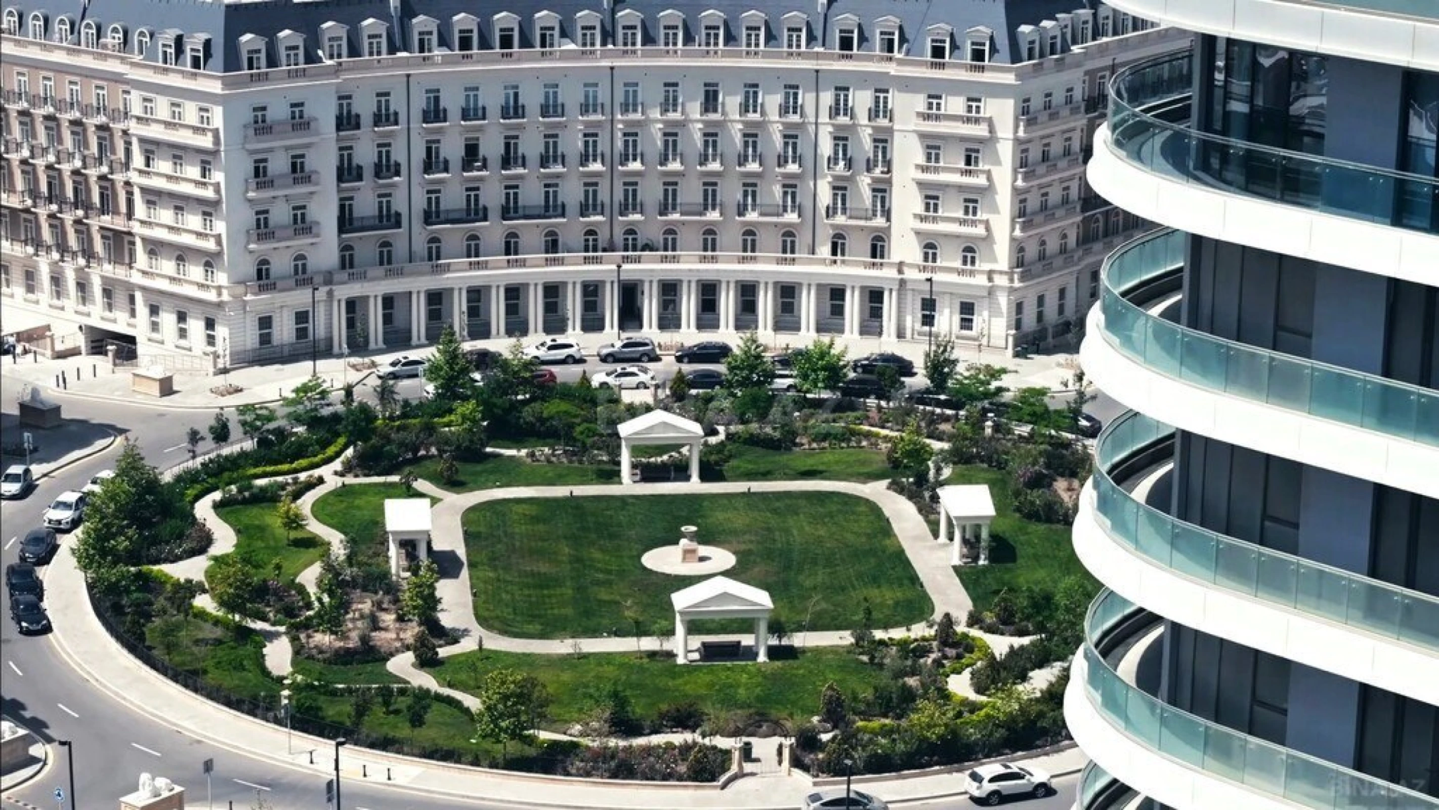 Satılır 3 otaqlı mənzil 105 m²