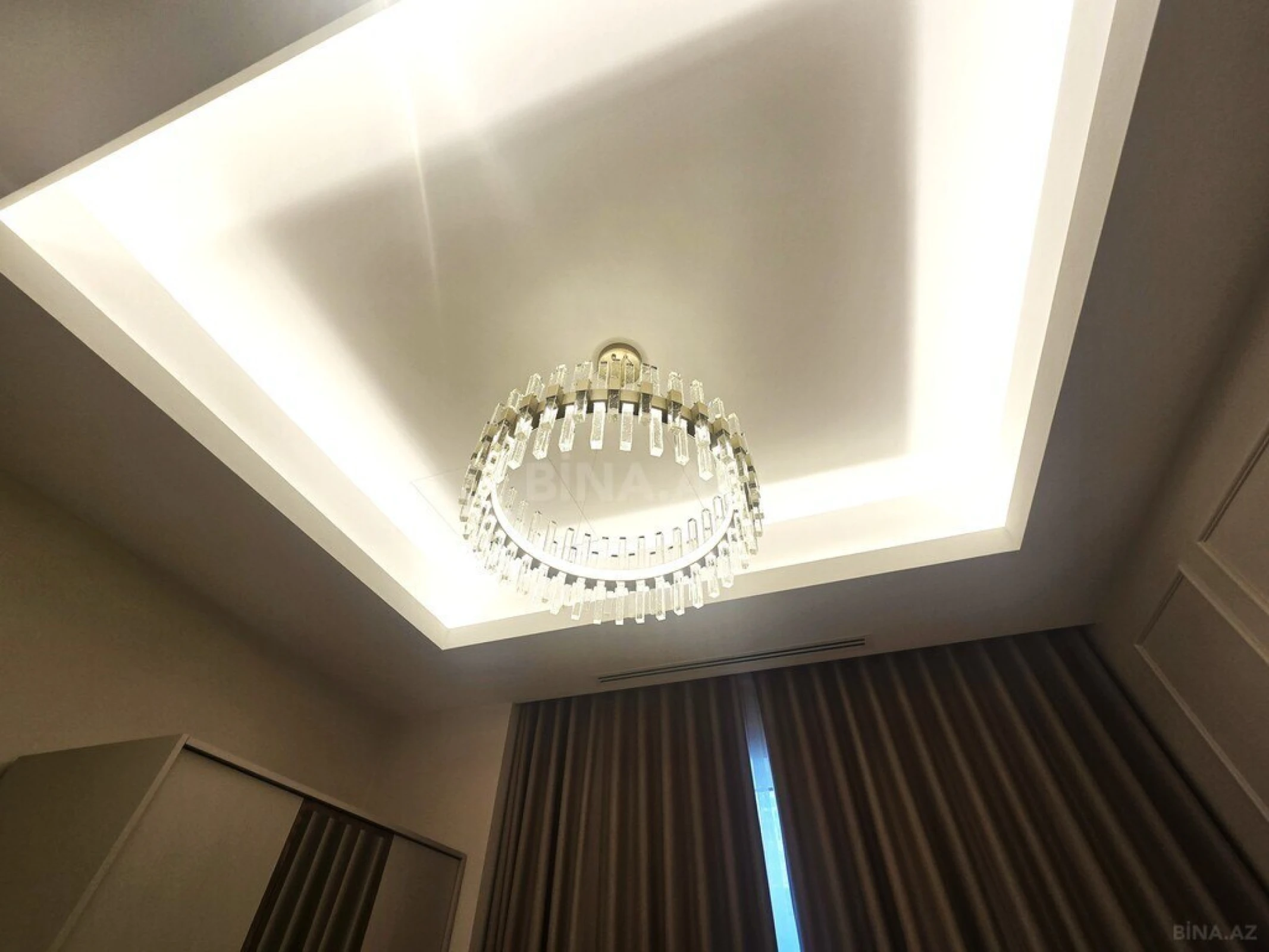 Satılır 3 otaqlı mənzil 105 m²