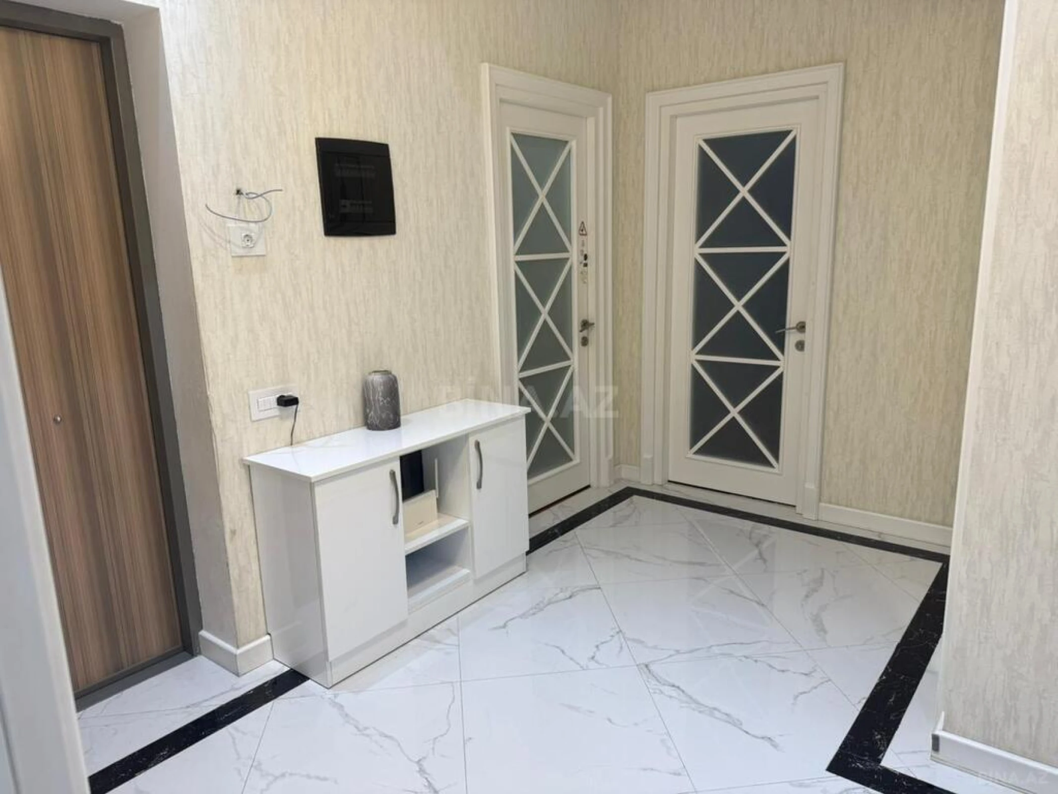 Satılır 3 otaqlı mənzil 98 m²