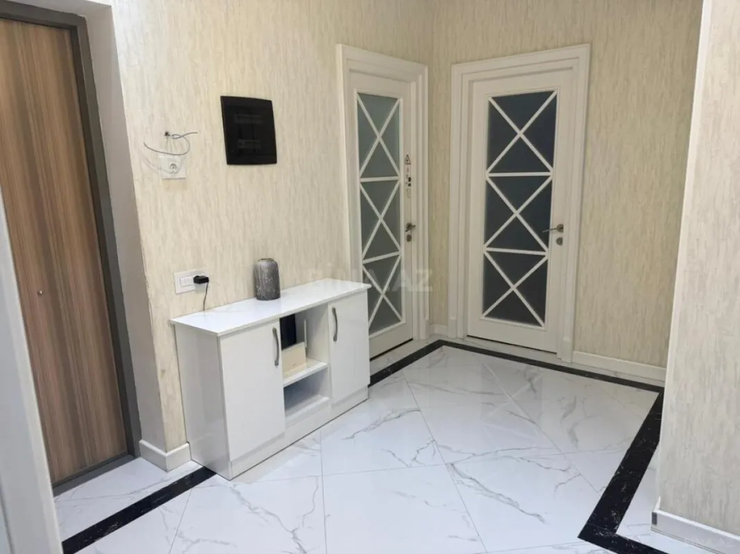 Satılır 3 otaqlı mənzil 98 m²