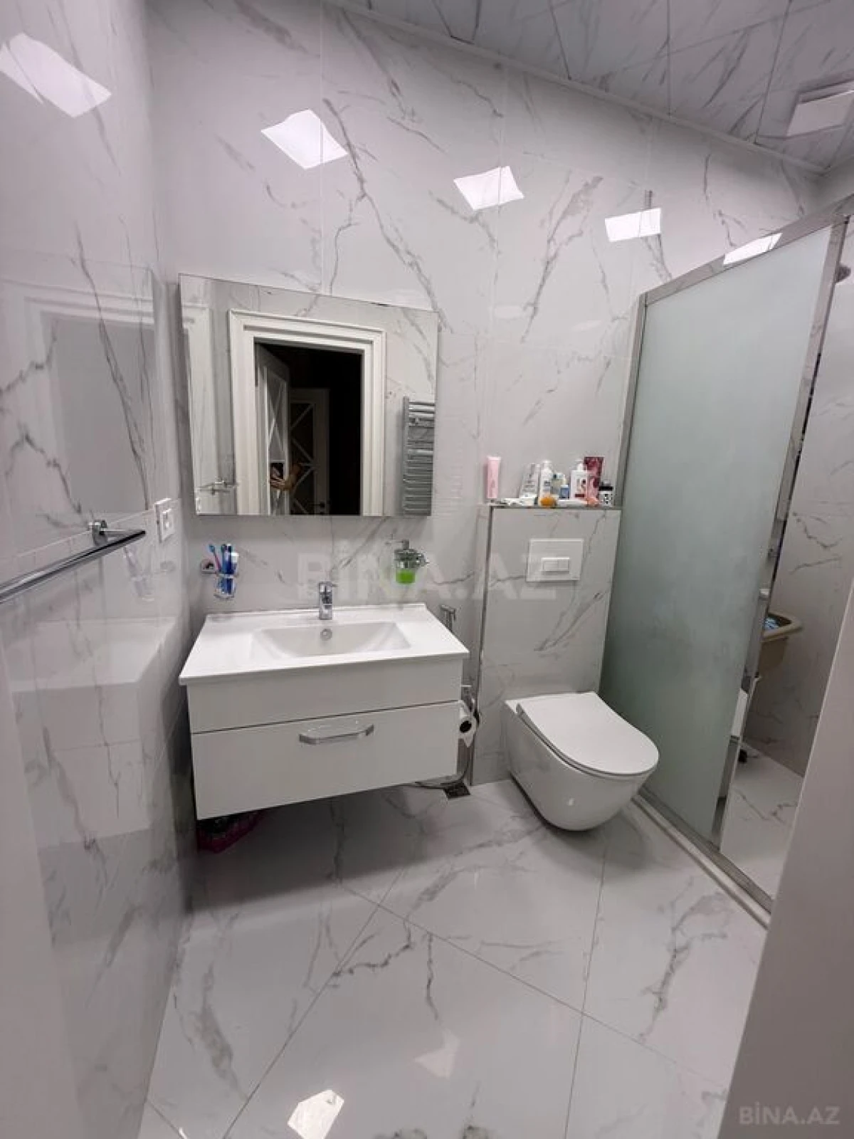 Satılır 3 otaqlı mənzil 98 m²