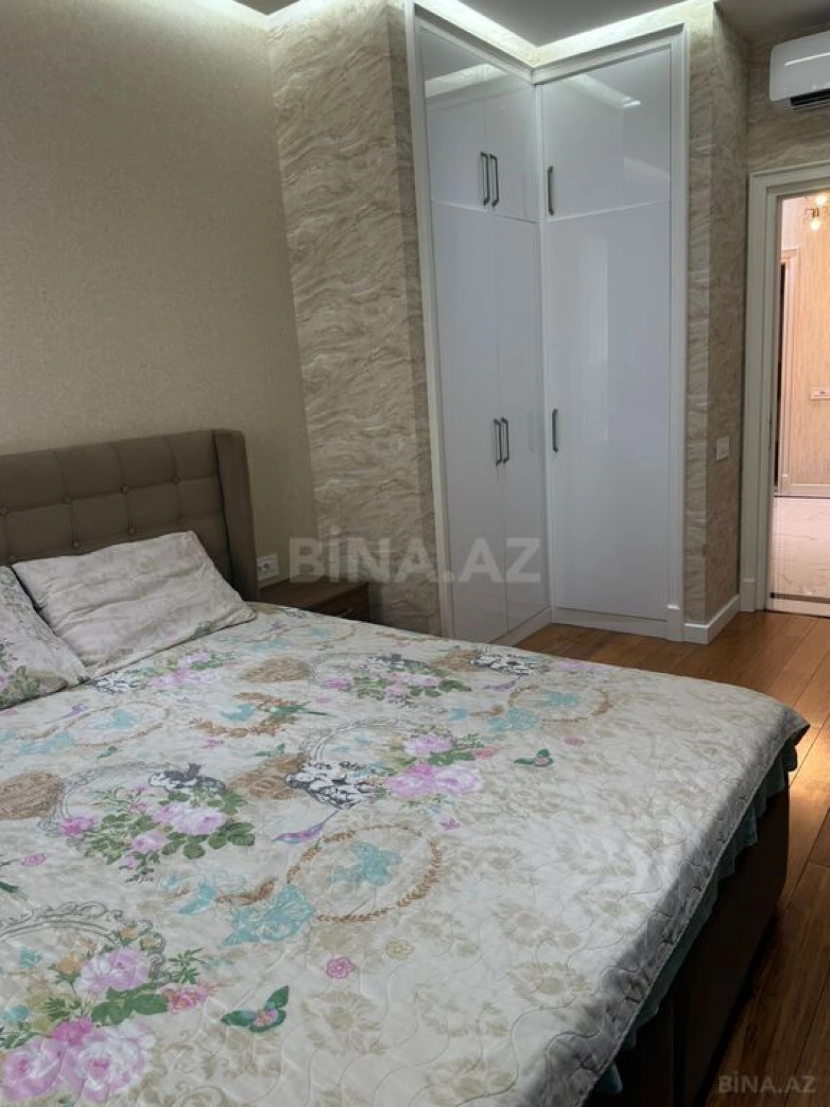 Satılır 3 otaqlı mənzil 98 m²