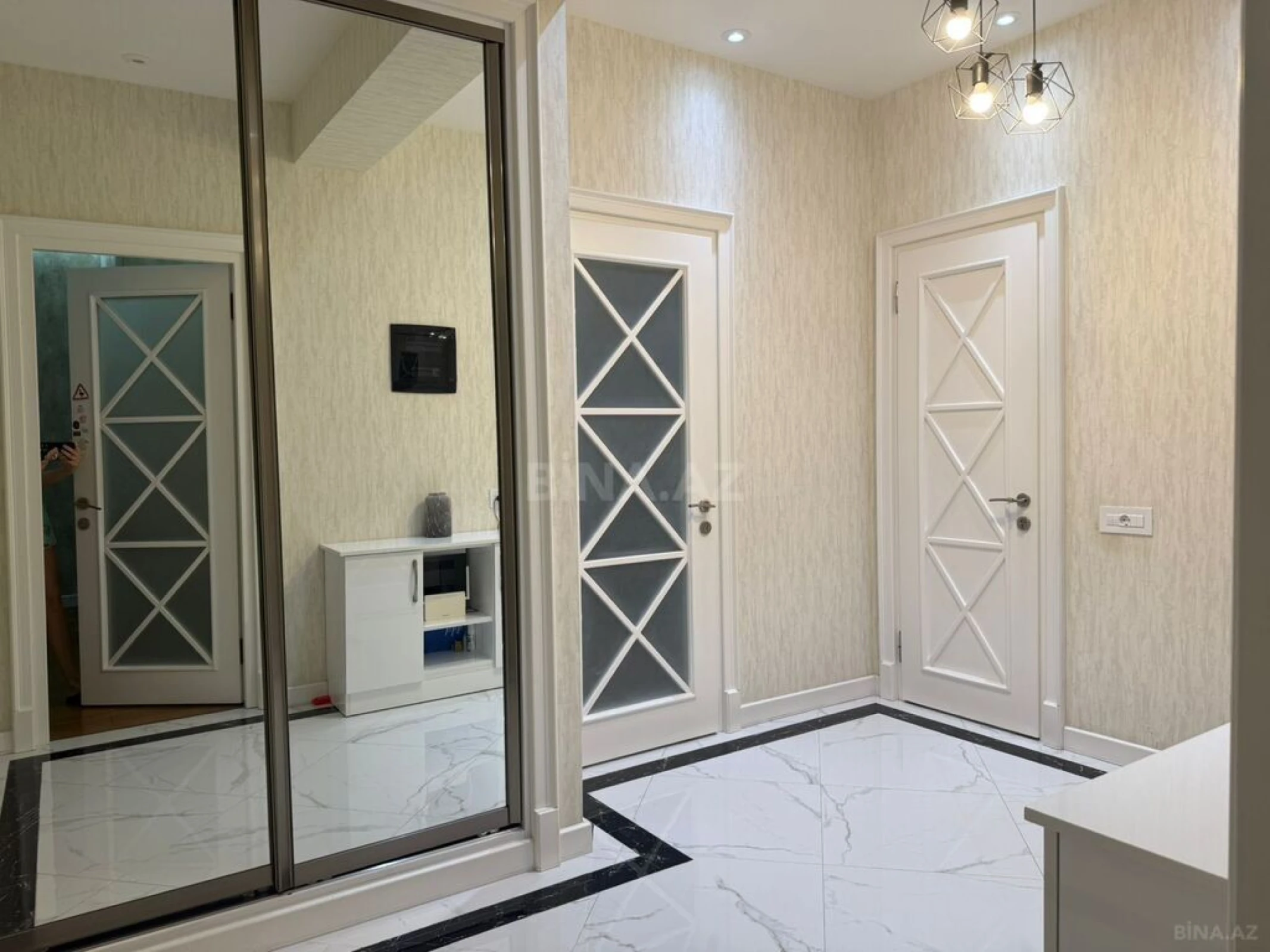 Satılır 3 otaqlı mənzil 98 m²