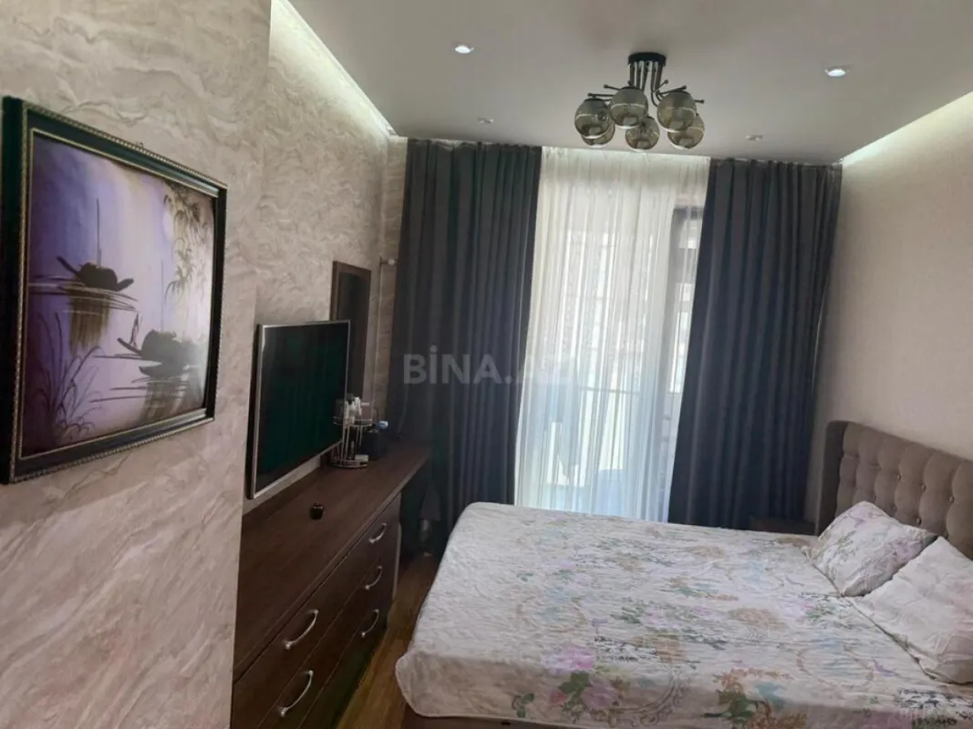 Satılır 3 otaqlı mənzil 98 m²