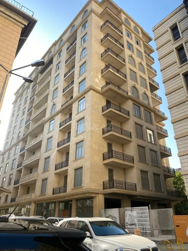 Satılır 3 otaqlı mənzil 146 m²
