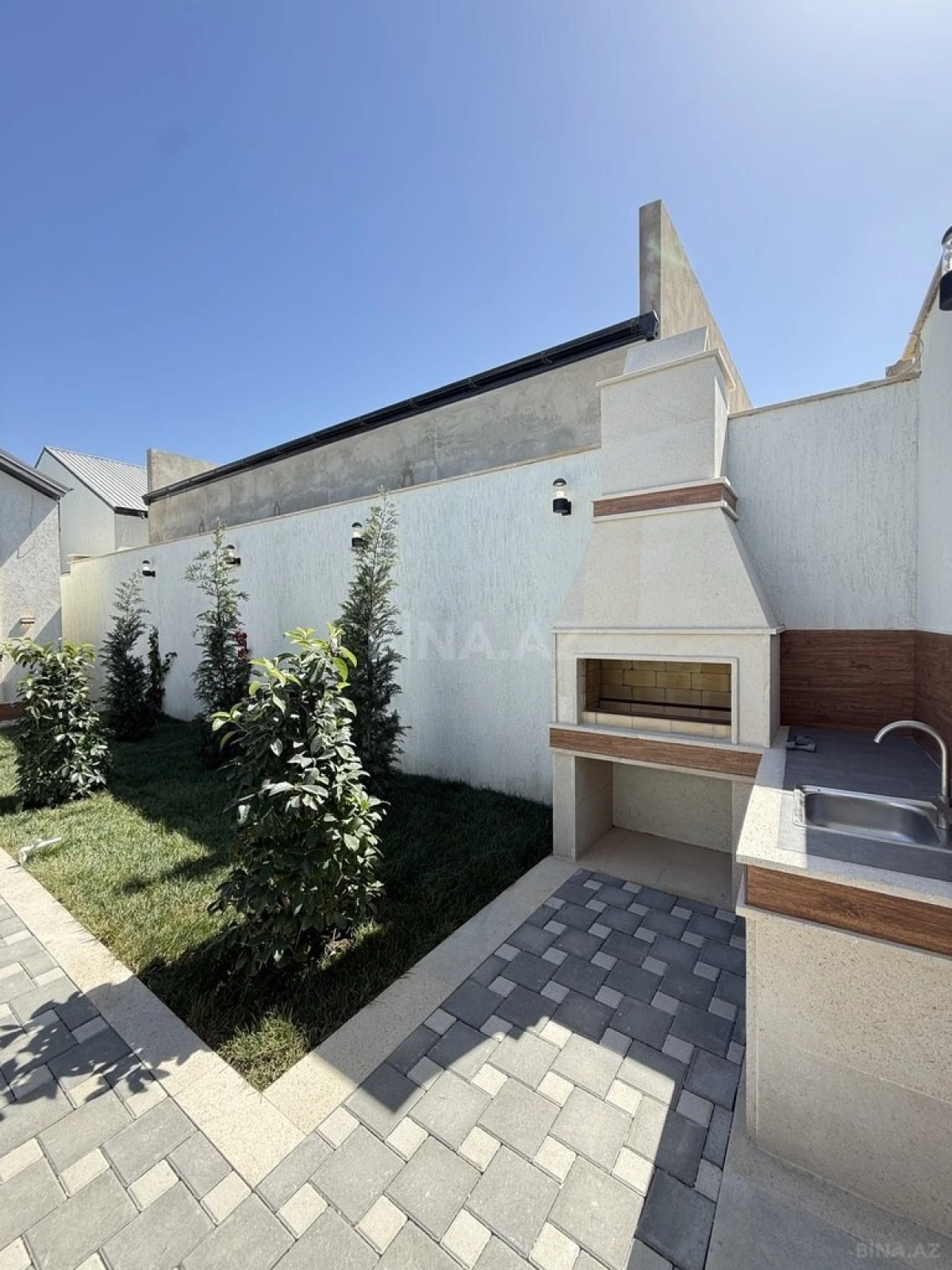 Satılır 4 otaqlı həyət evi 140 m²