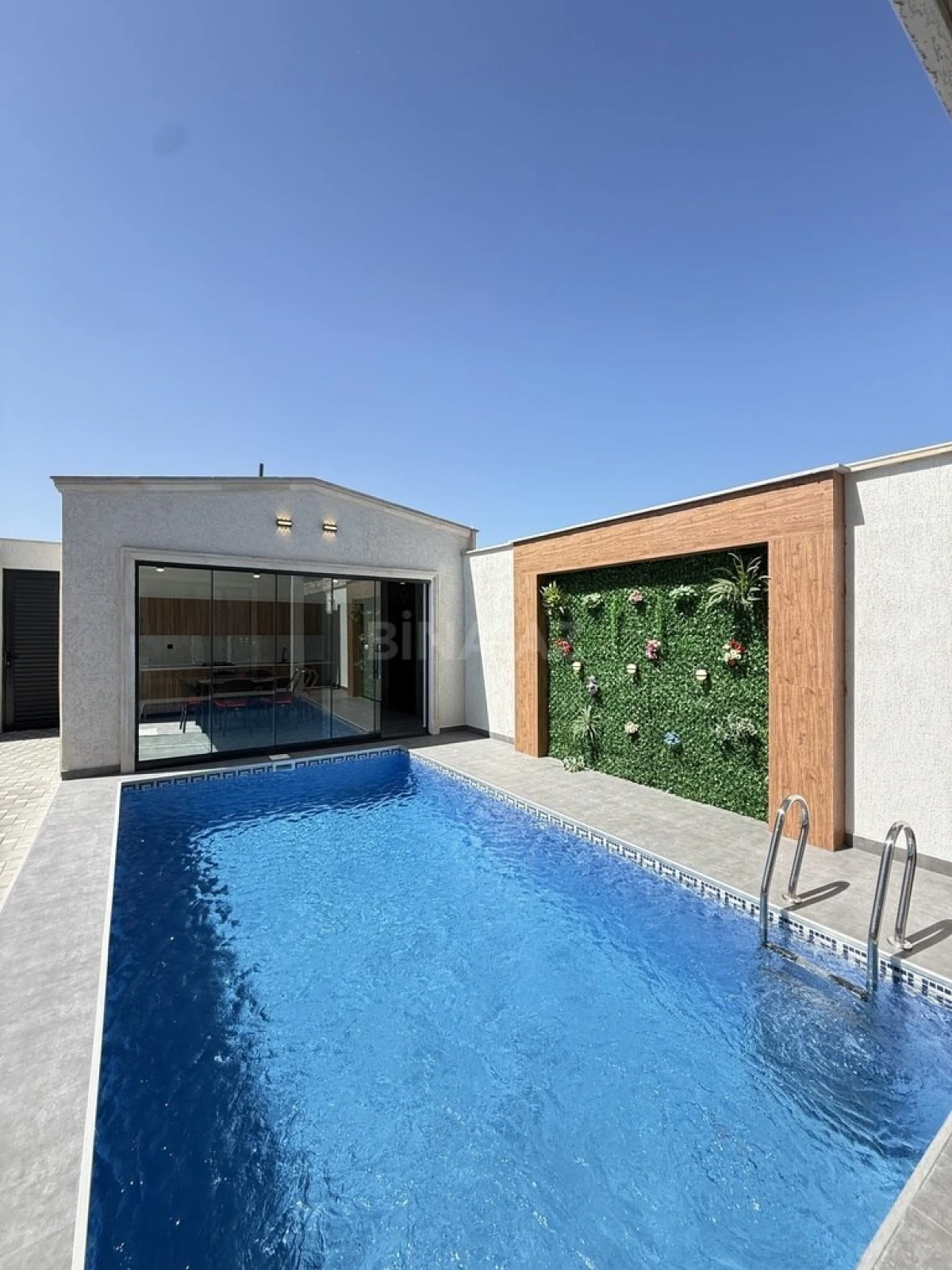 Satılır 4 otaqlı həyət evi 140 m²