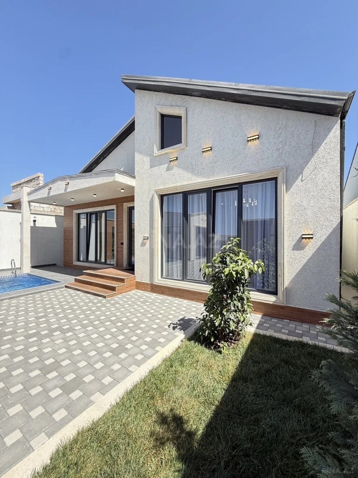 Satılır 4 otaqlı həyət evi 140 m²