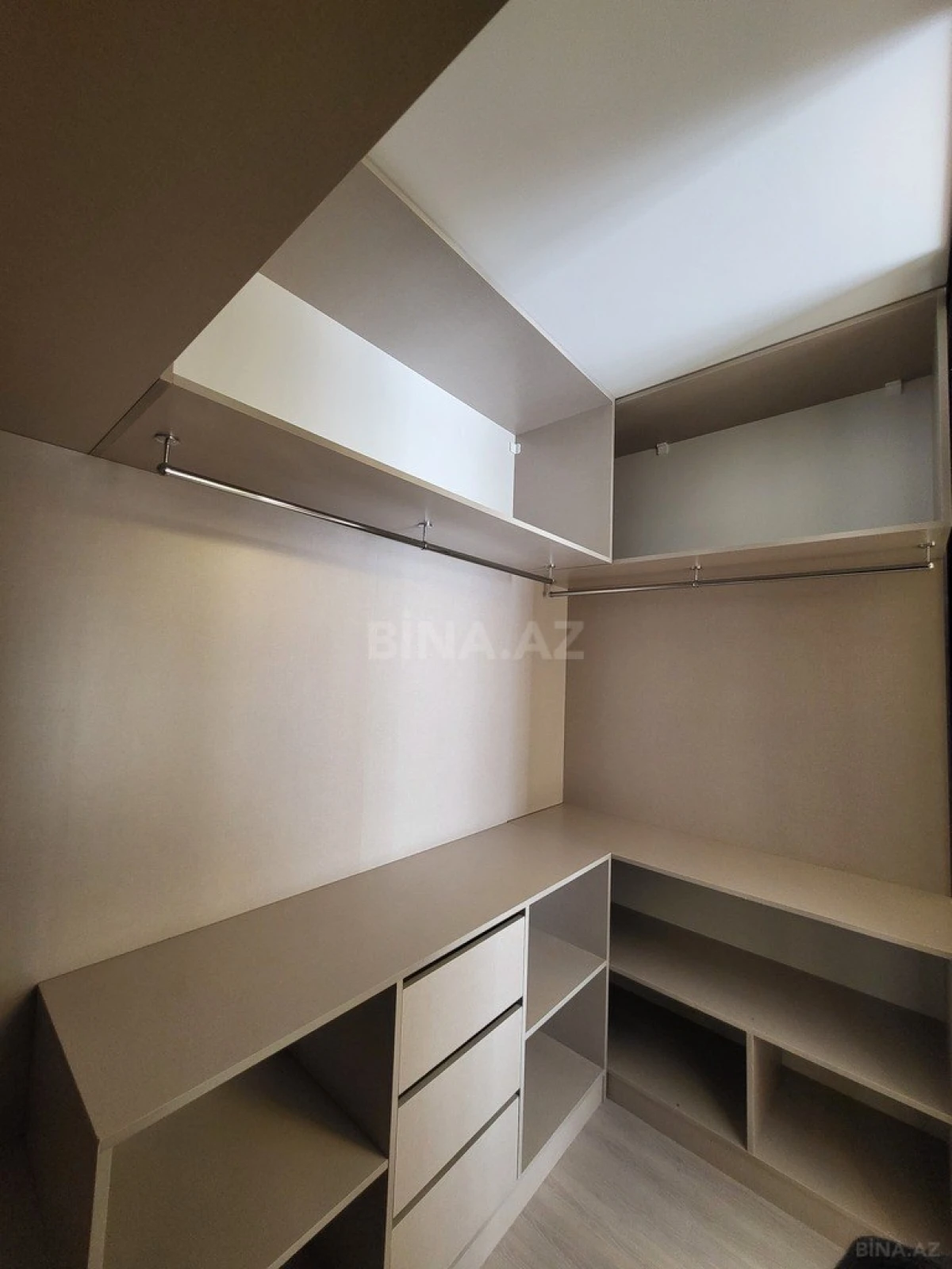Kirayə verilir 3 otaqlı mənzil 140 m²