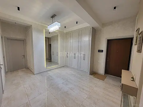 Kirayə verilir 3 otaqlı mənzil 140 m²
