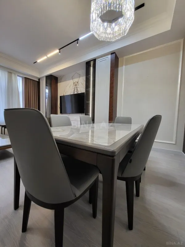 Kirayə verilir 3 otaqlı mənzil 140 m²