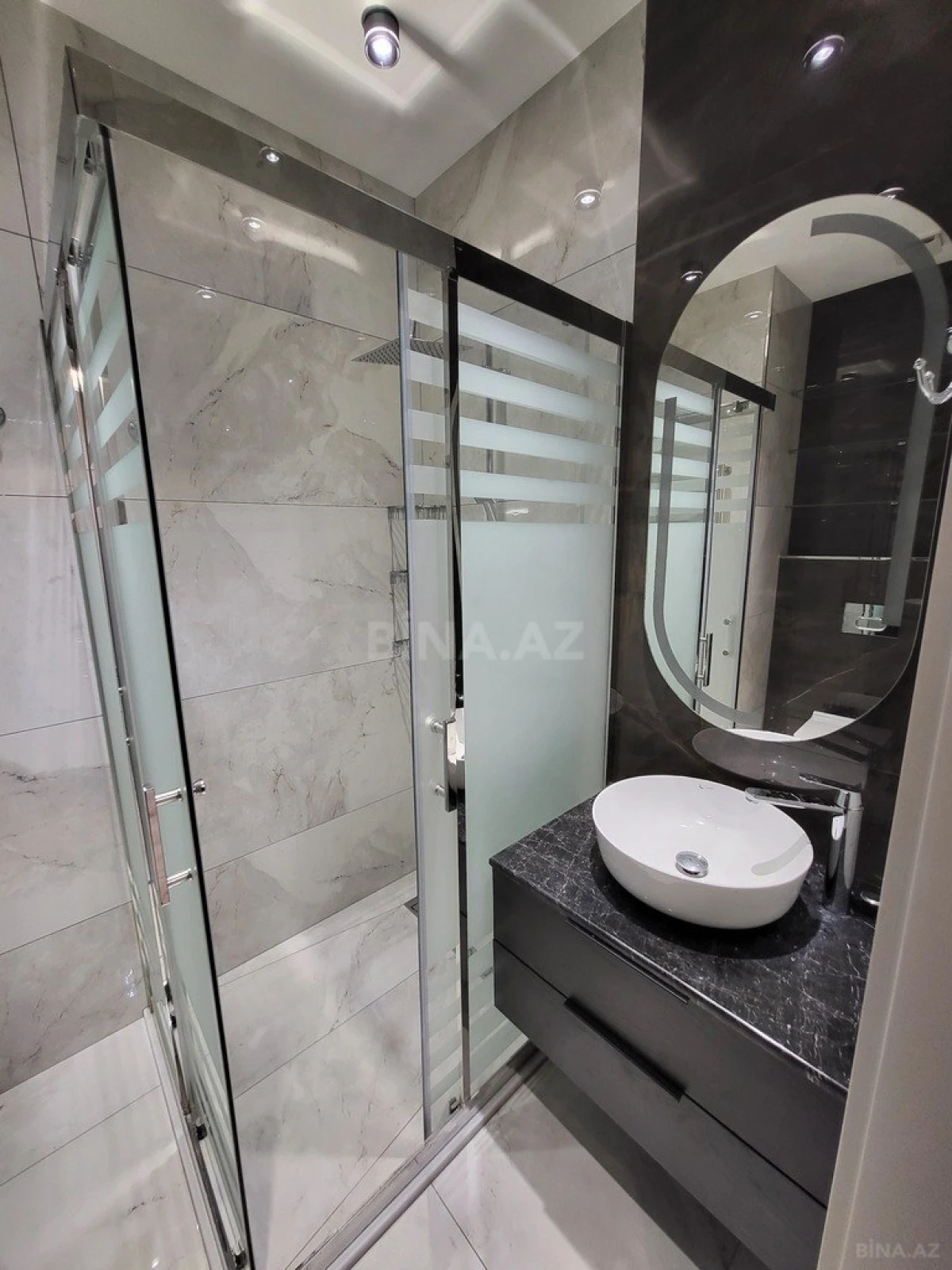 Kirayə verilir 3 otaqlı mənzil 140 m²