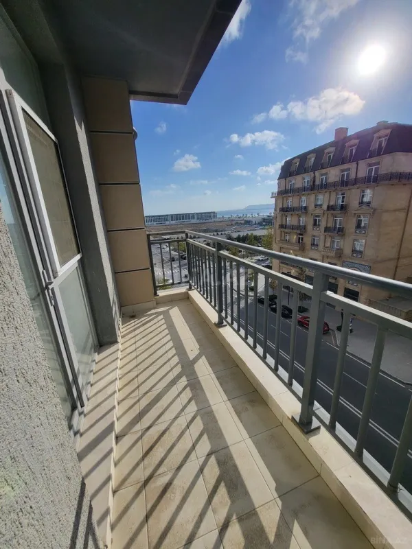 Kirayə verilir 3 otaqlı mənzil 140 m²