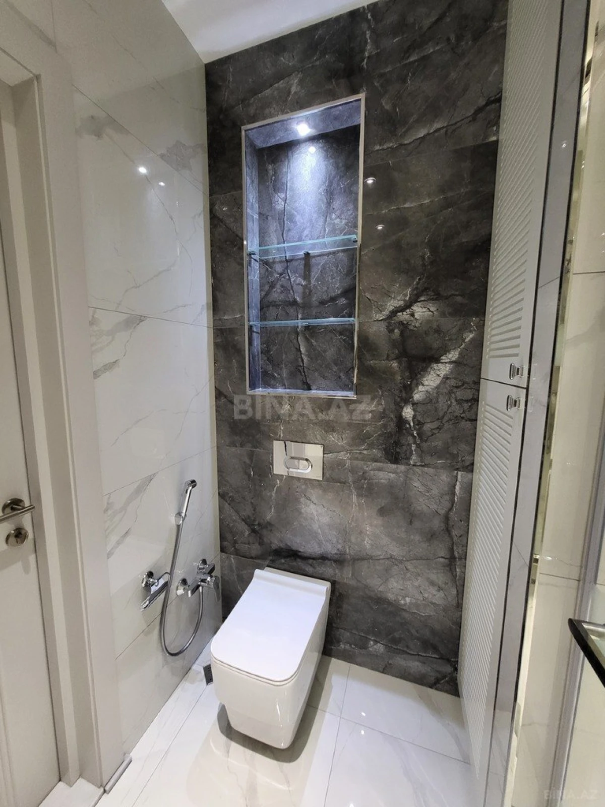 Kirayə verilir 3 otaqlı mənzil 140 m²