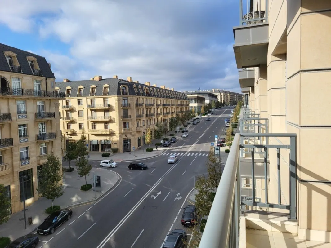 Kirayə verilir 3 otaqlı mənzil 140 m²