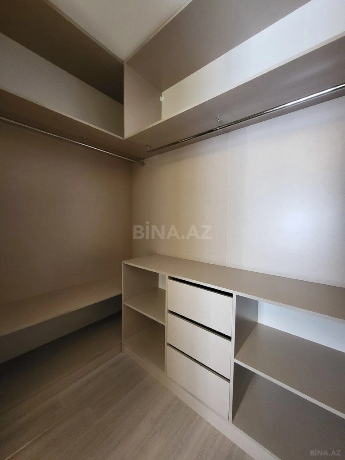 Kirayə verilir 3 otaqlı mənzil 140 m²