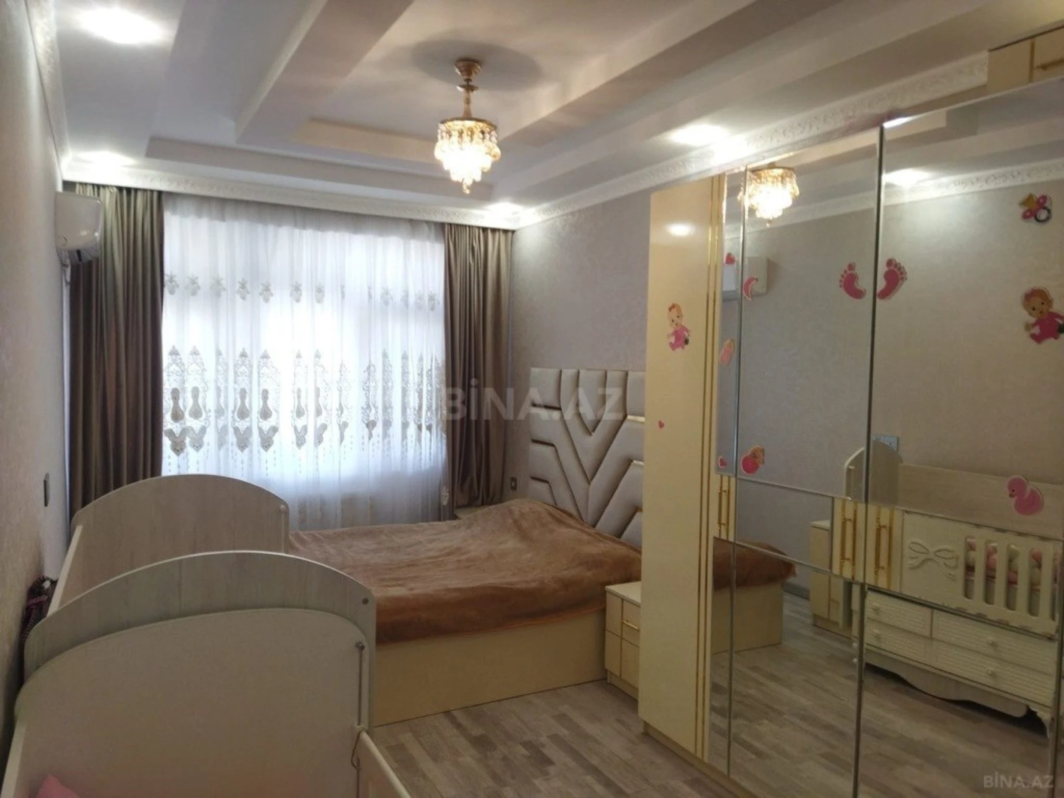 Satılır 2 otaqlı mənzil 110 m²