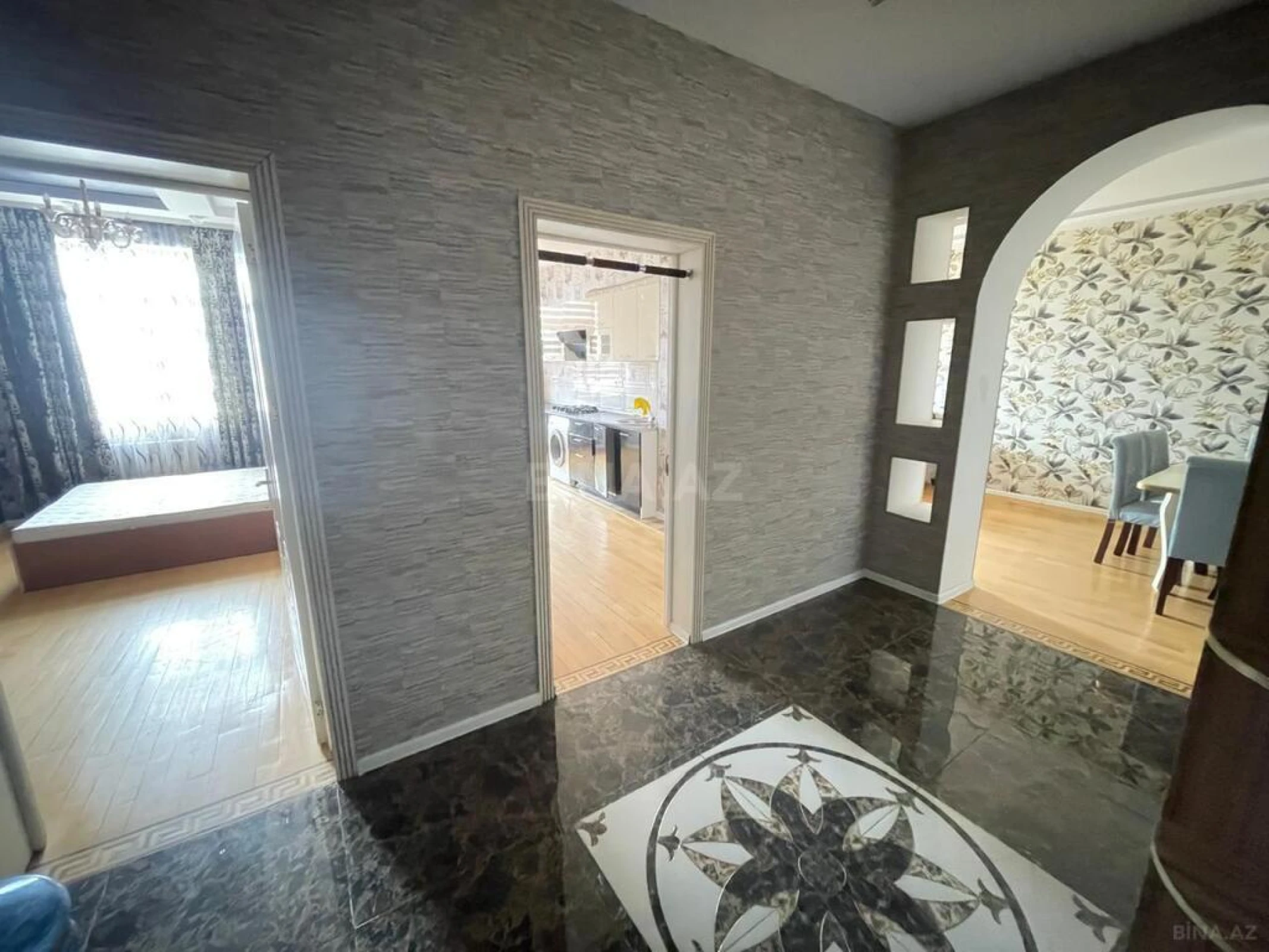Kirayə verilir 2 otaqlı mənzil 91 m²