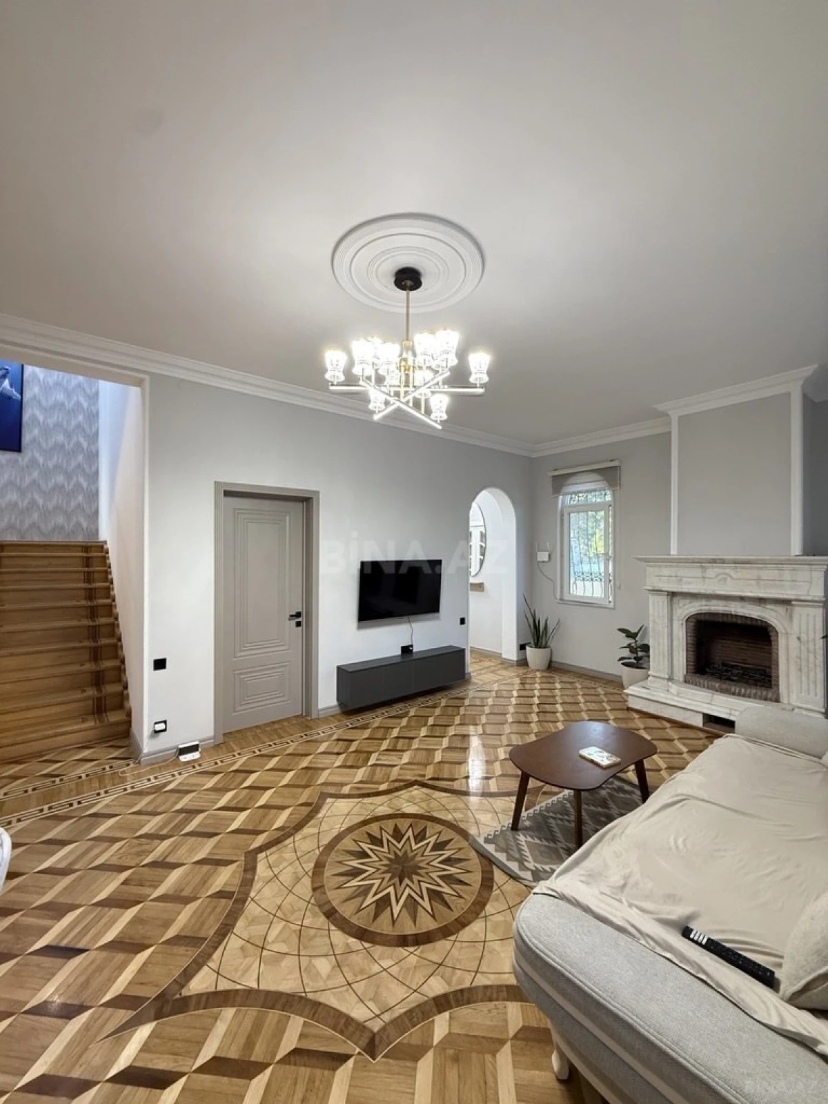 Satılır 6 otaqlı həyət evi 280 m²