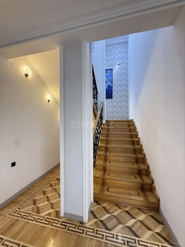 Satılır 6 otaqlı həyət evi 280 m²