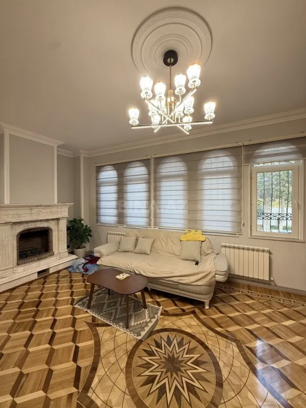 Satılır 6 otaqlı həyət evi 280 m²