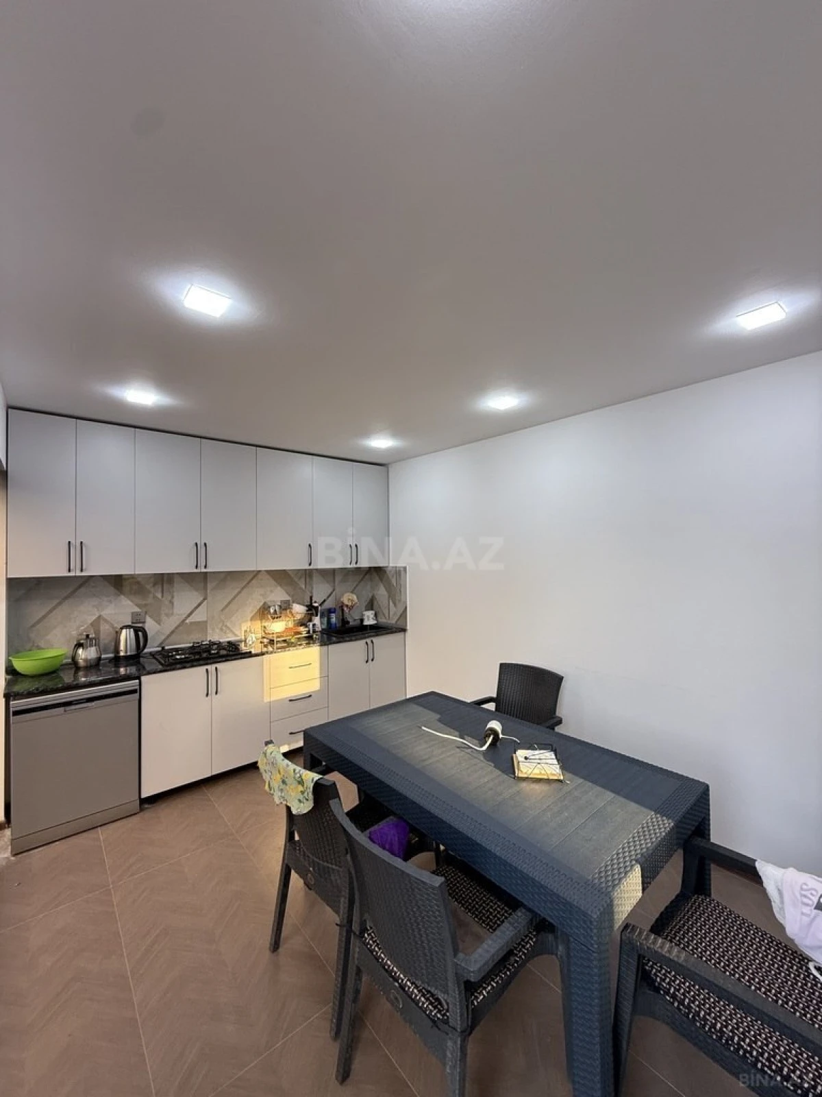 Satılır 6 otaqlı həyət evi 280 m²