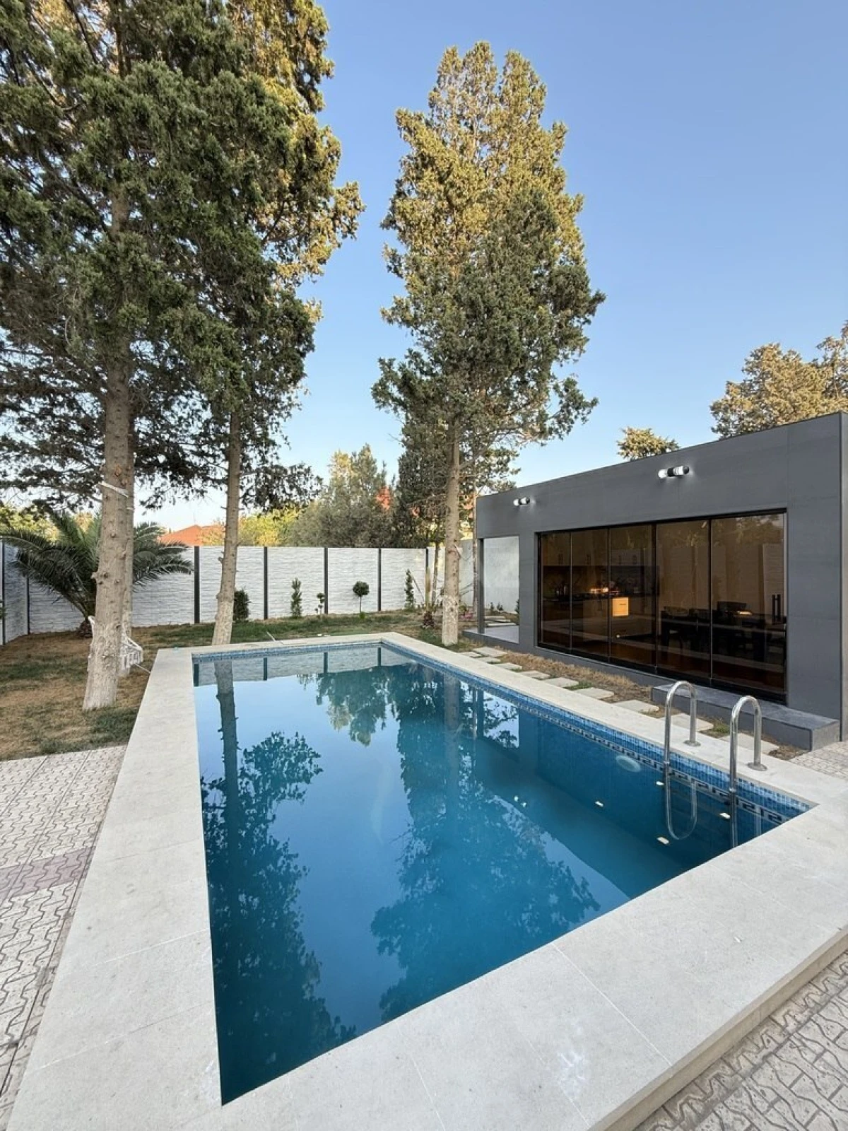 Satılır 6 otaqlı həyət evi 280 m²