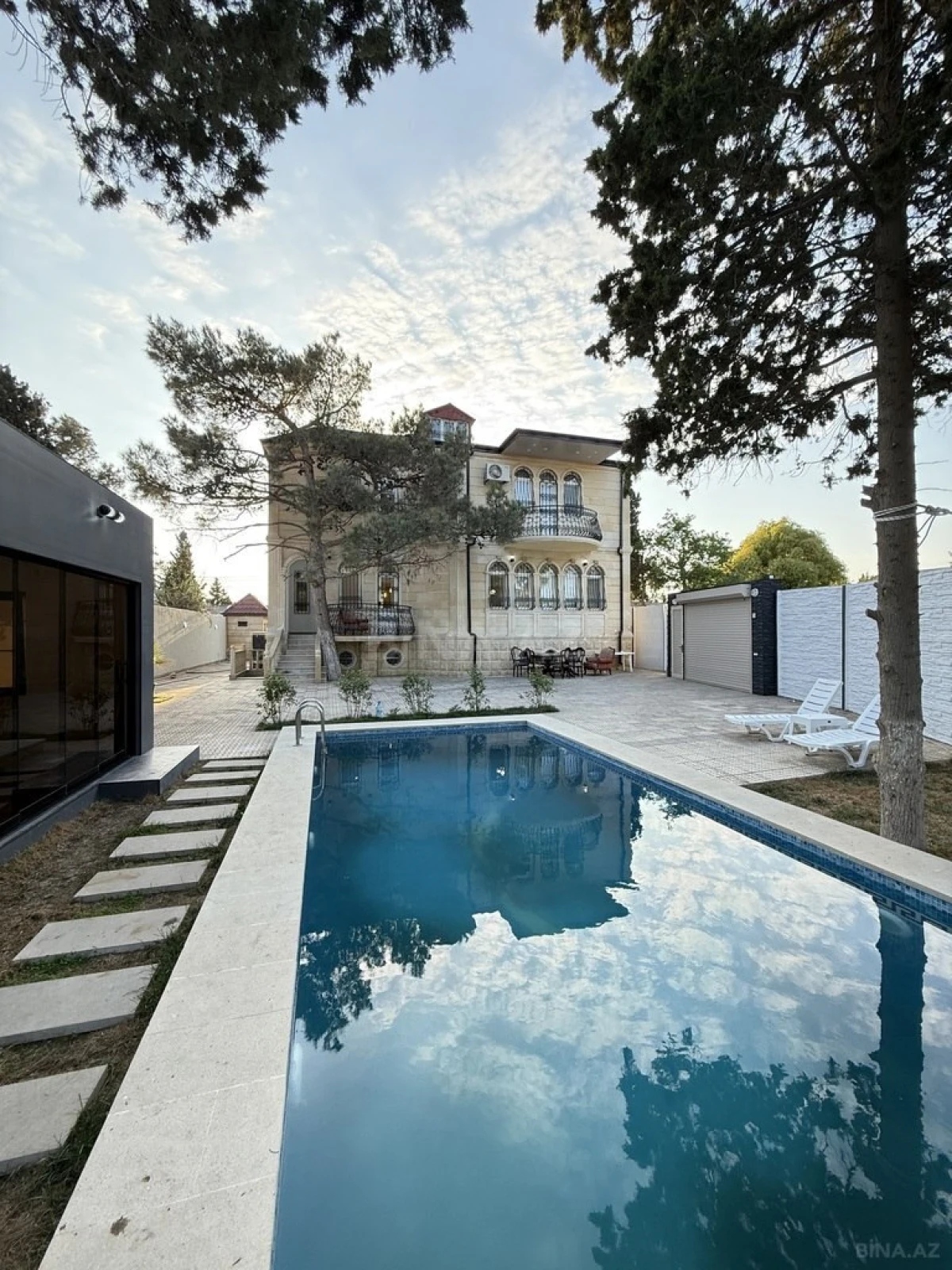 Satılır 6 otaqlı həyət evi 280 m²