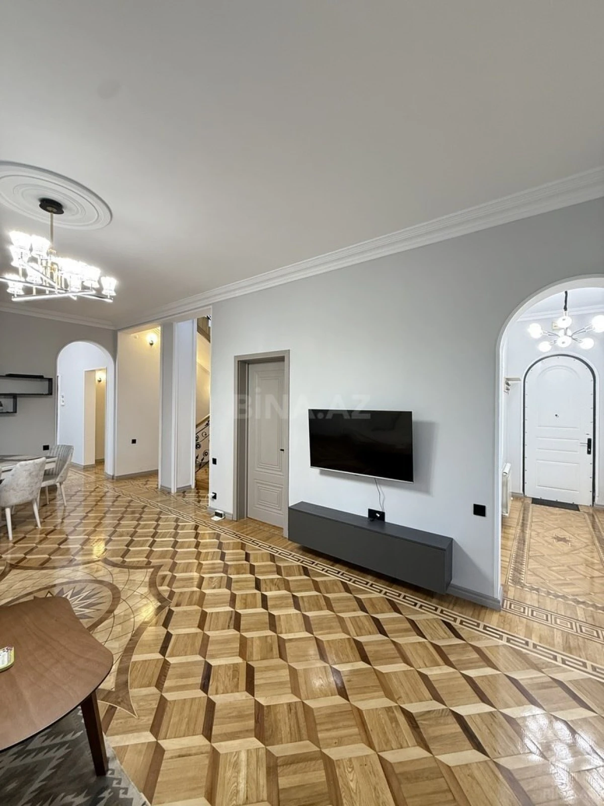 Satılır 6 otaqlı həyət evi 280 m²