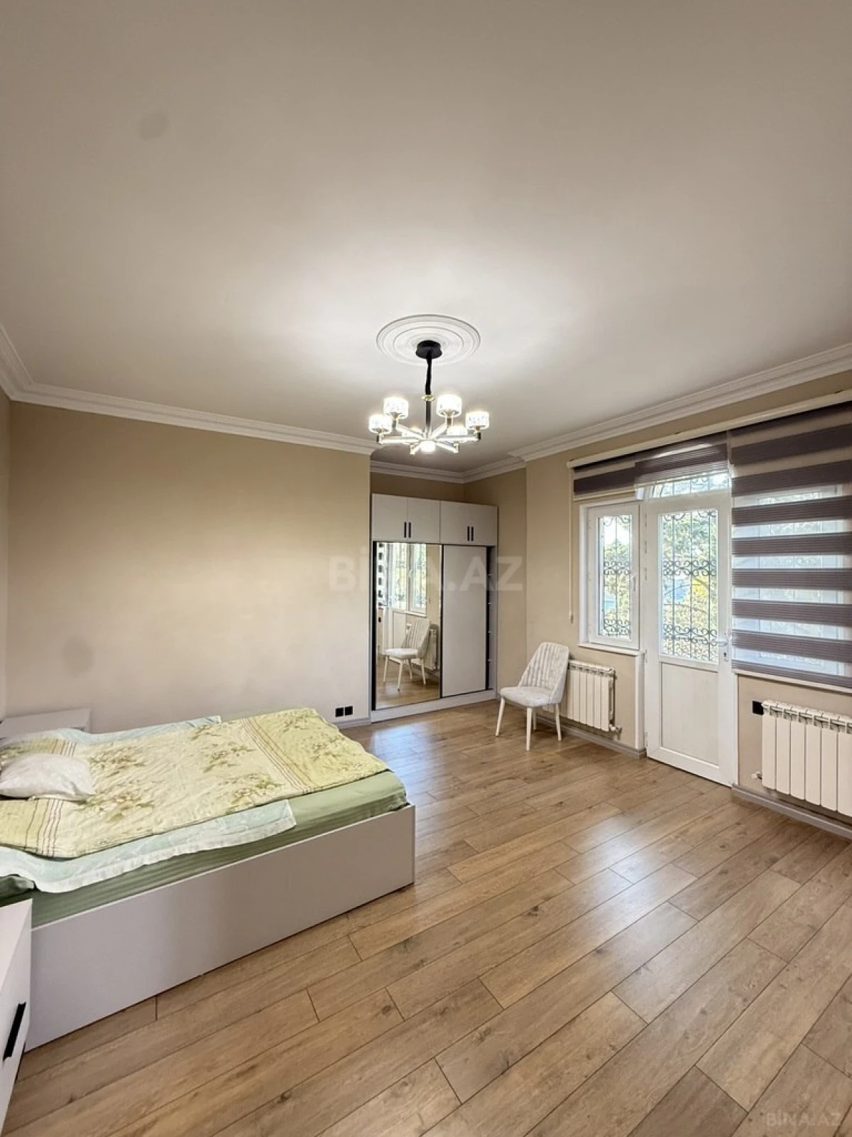 Satılır 6 otaqlı həyət evi 280 m²