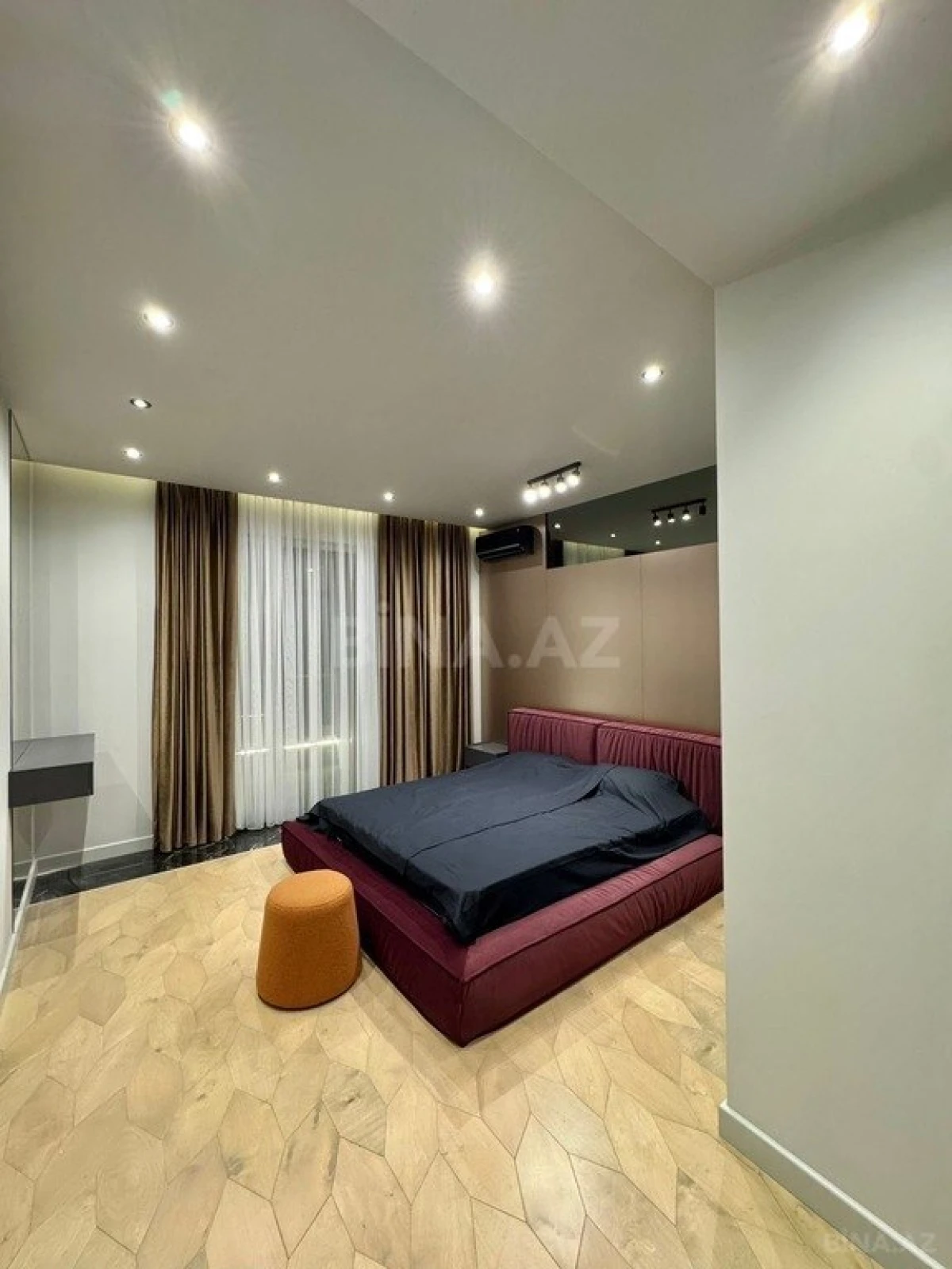 Satılır 3 otaqlı mənzil 148 m²