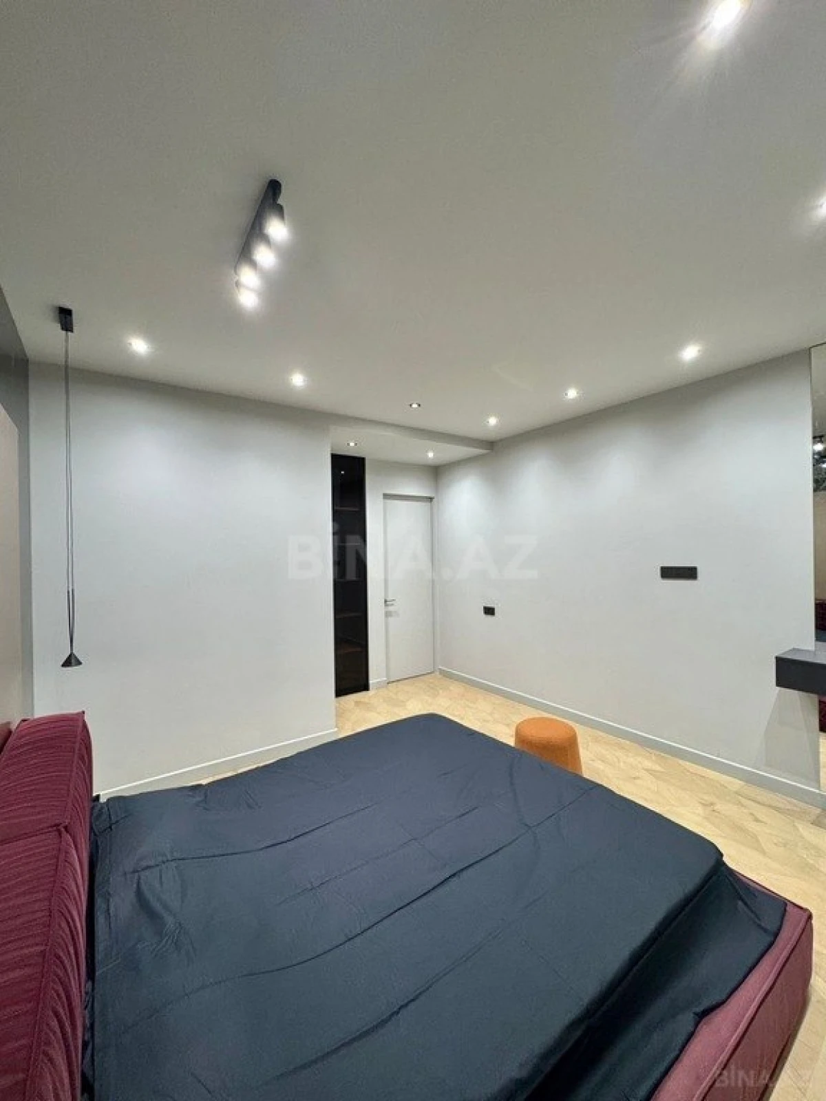 Satılır 3 otaqlı mənzil 148 m²