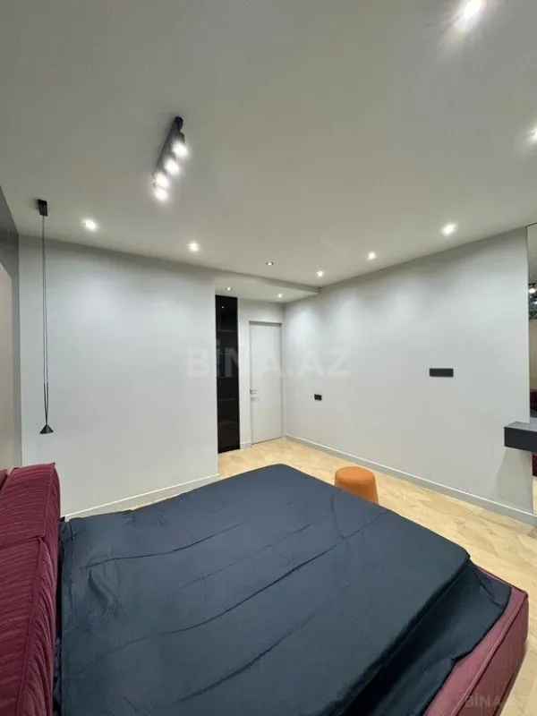 Satılır 3 otaqlı mənzil 148 m²