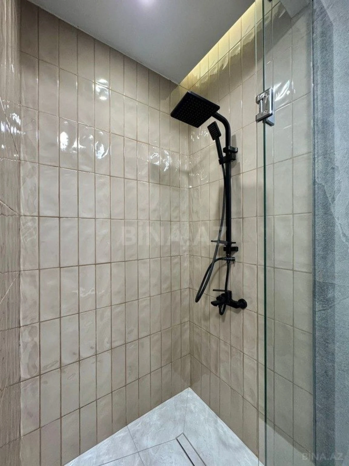 Satılır 3 otaqlı mənzil 148 m²