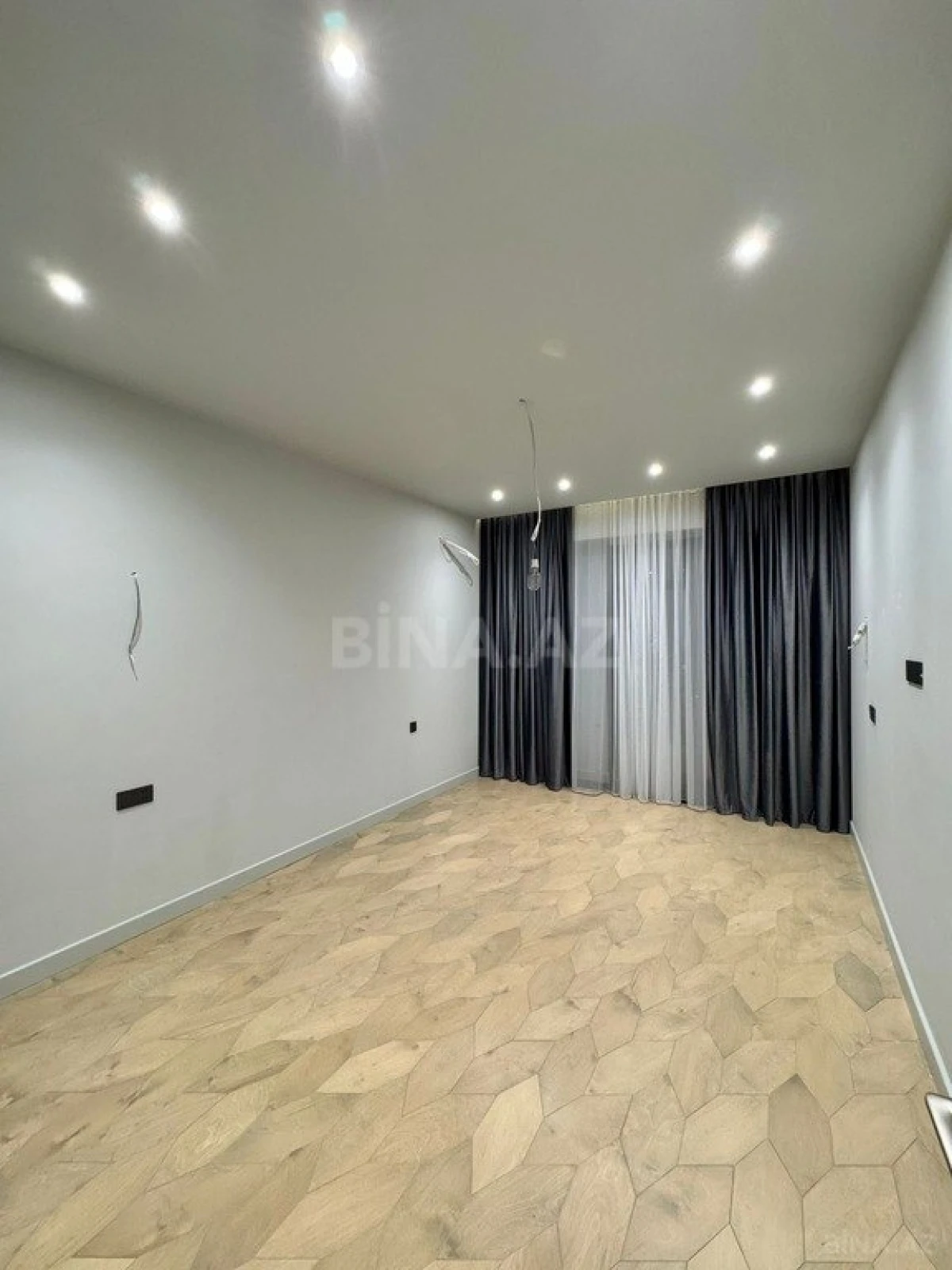 Satılır 3 otaqlı mənzil 148 m²