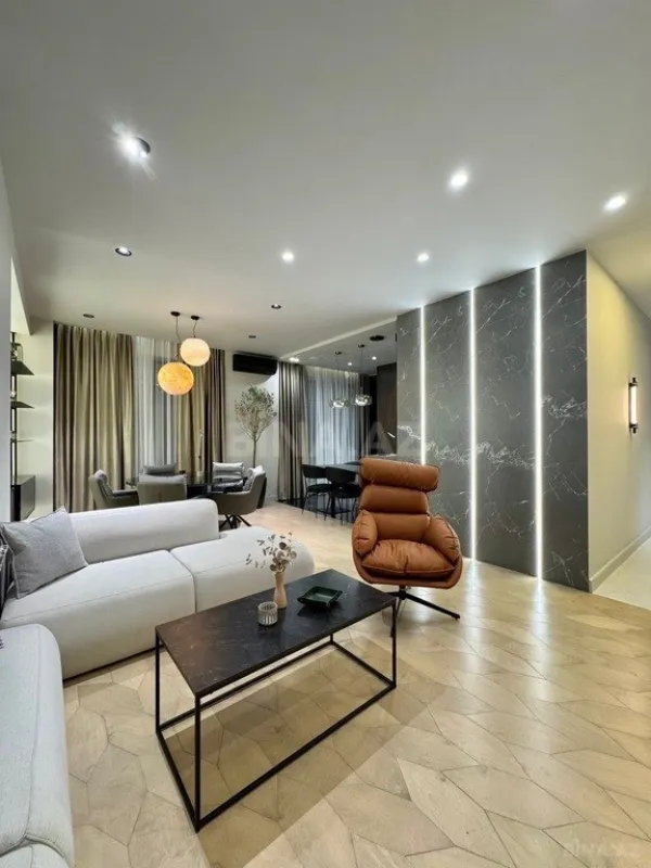 Satılır 3 otaqlı mənzil 148 m²