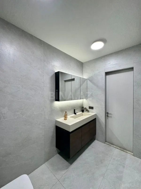 Satılır 3 otaqlı mənzil 148 m²