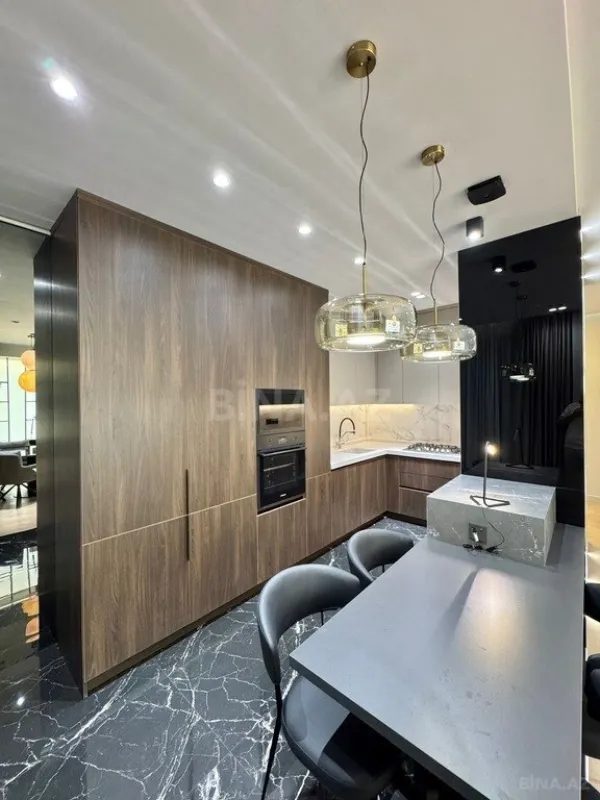 Satılır 3 otaqlı mənzil 148 m²