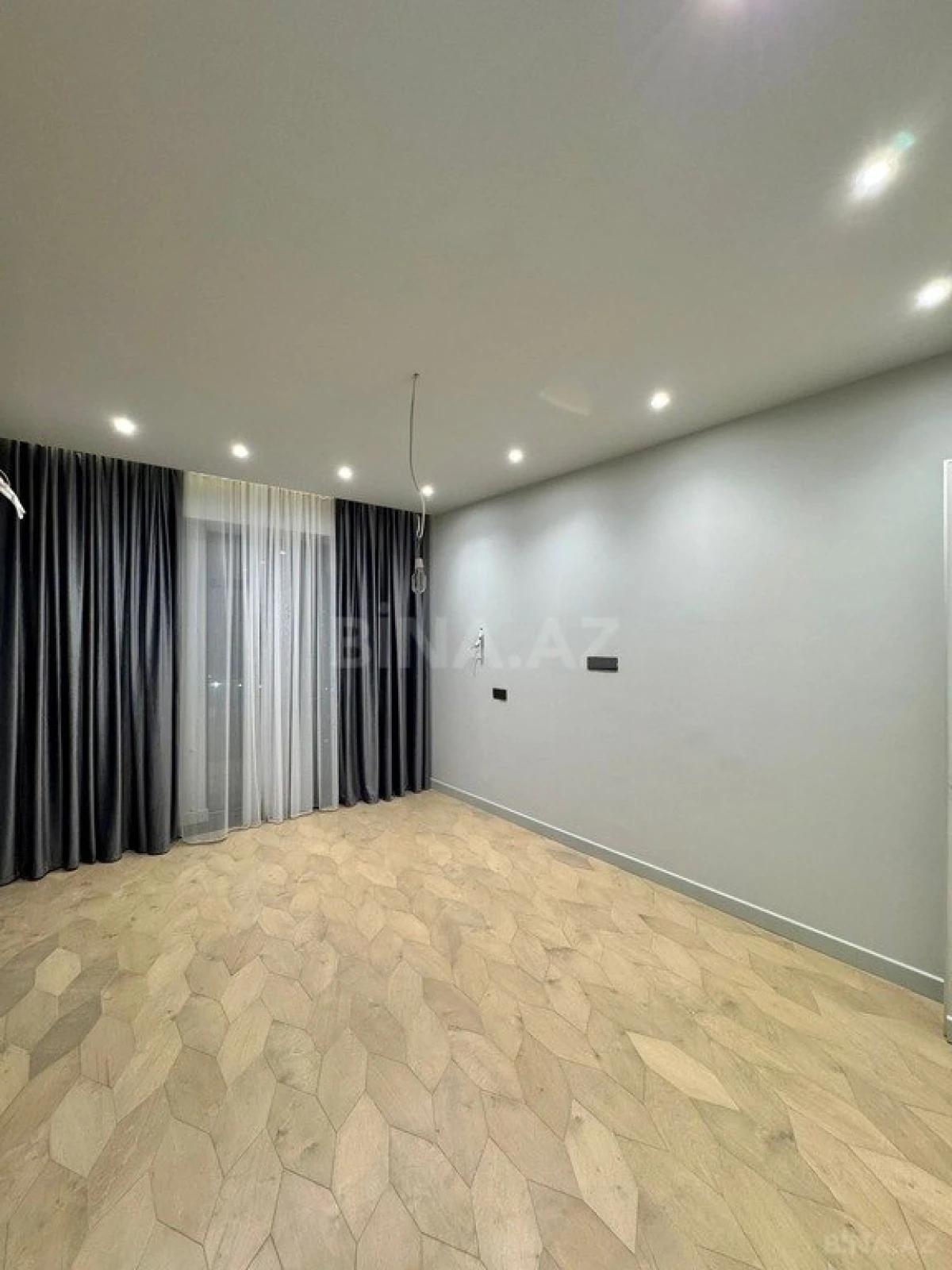 Satılır 3 otaqlı mənzil 148 m²