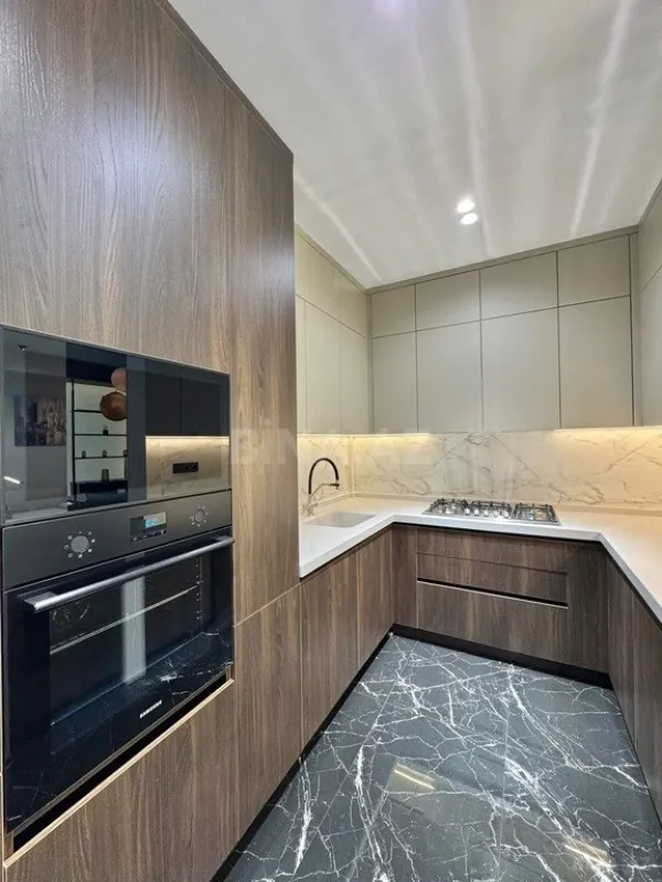 Satılır 3 otaqlı mənzil 148 m²