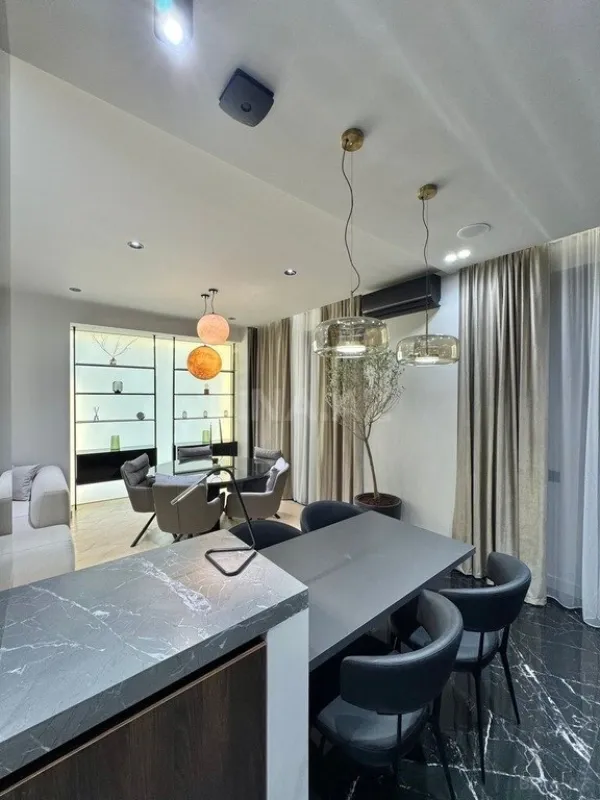 Satılır 3 otaqlı mənzil 148 m²