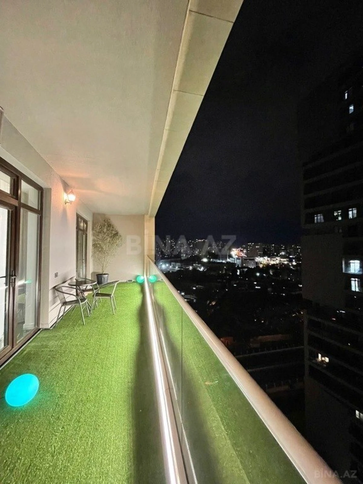 Satılır 3 otaqlı mənzil 148 m²