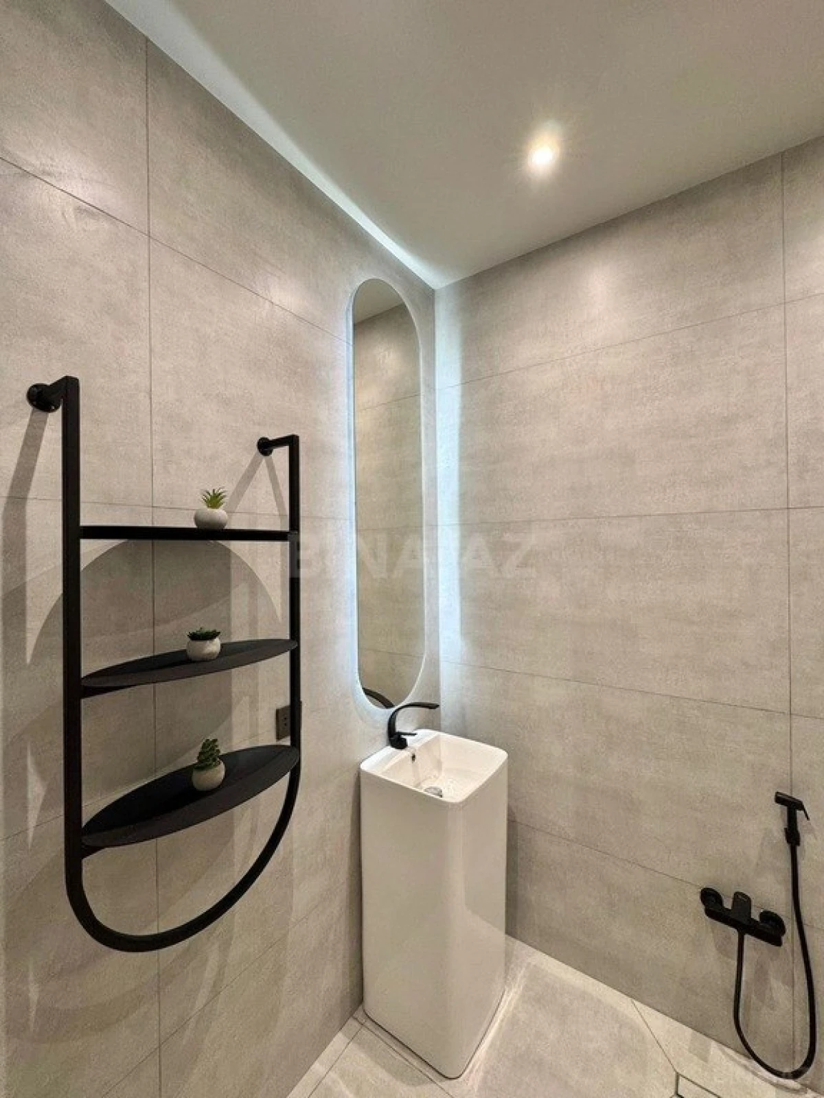 Satılır 3 otaqlı mənzil 148 m²