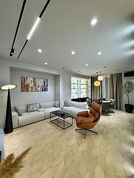 Satılır 3 otaqlı mənzil 148 m²