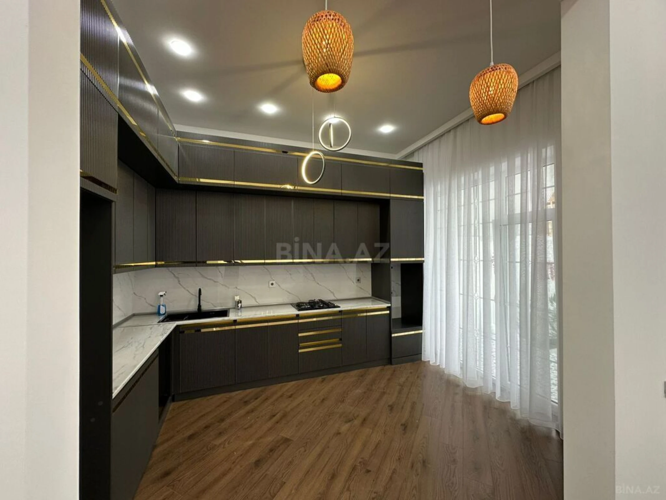 Satılır 4 otaqlı həyət evi 140 m²