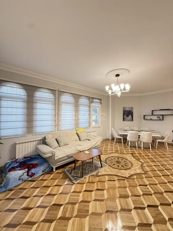 Satılır 6 otaqlı həyət evi 280 m²